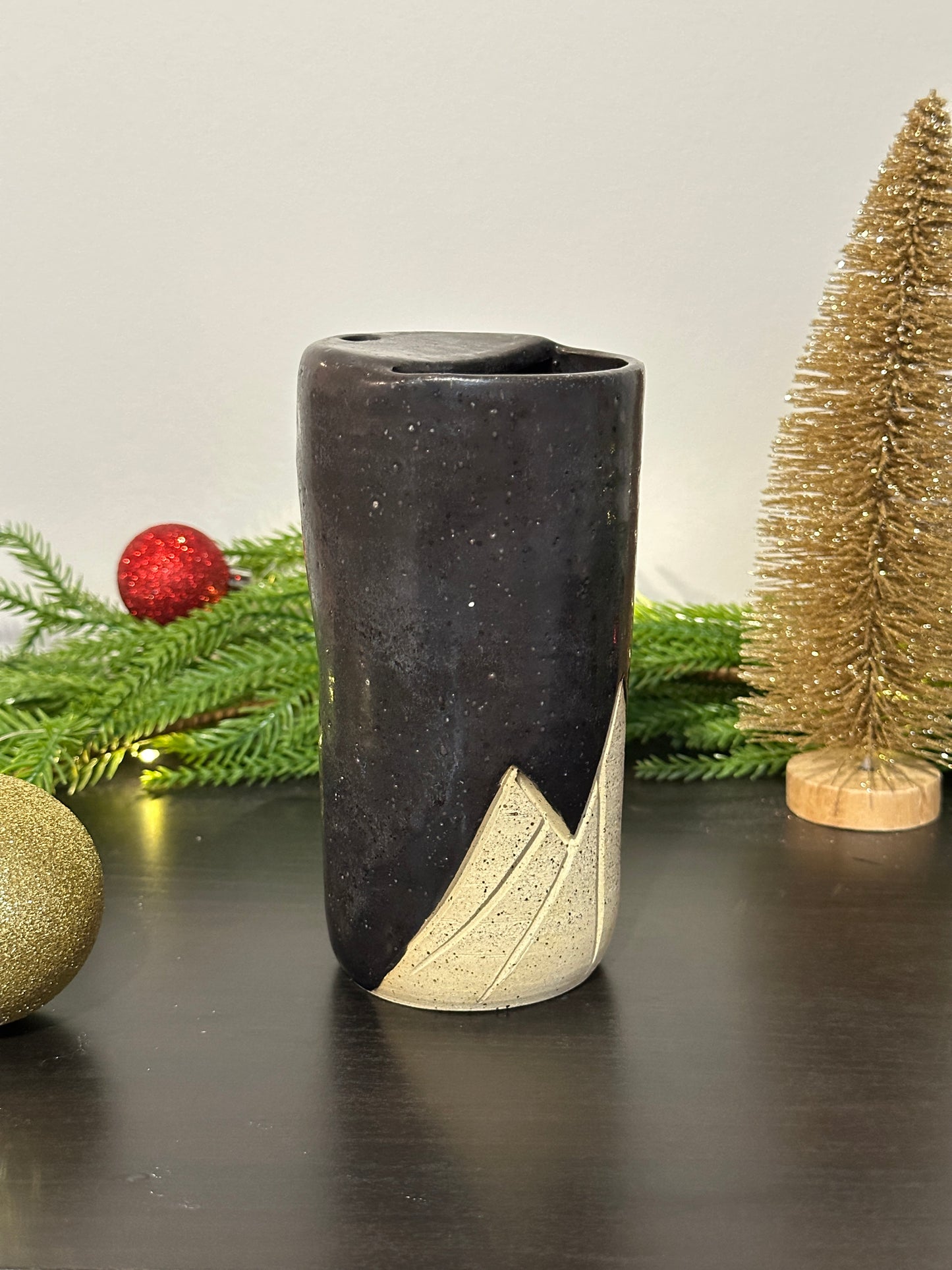 Black Speckle Carved Mountain Travel Cup